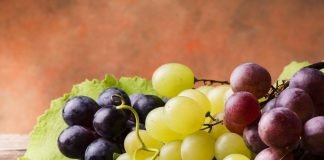 Which Grapes Are Better for You: Red, Black, or White? white grapes red grapes black grapes